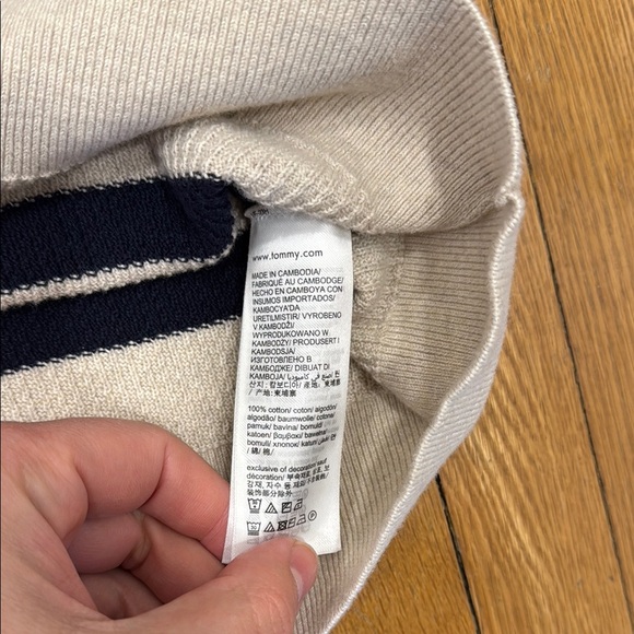 Tommy Hilfiger Men's Cream and Black Striped Sweater - Picture 5 of 6
